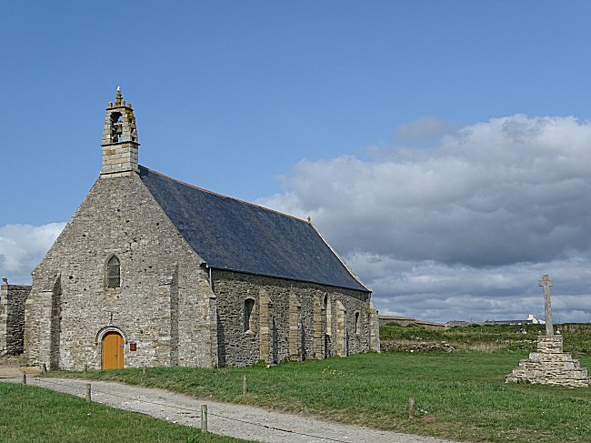 La chapelle et l'ancien cimetière